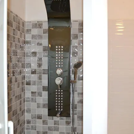 A Level At The Top Apartment *